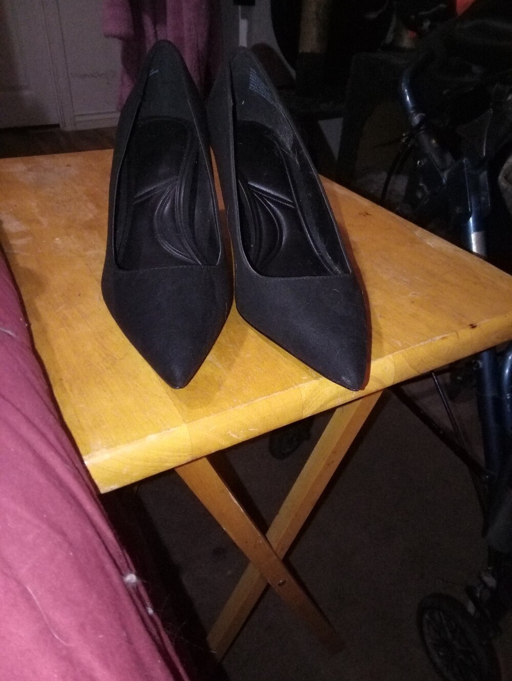 Classic Black Pointed-Toe Women’s Pumps